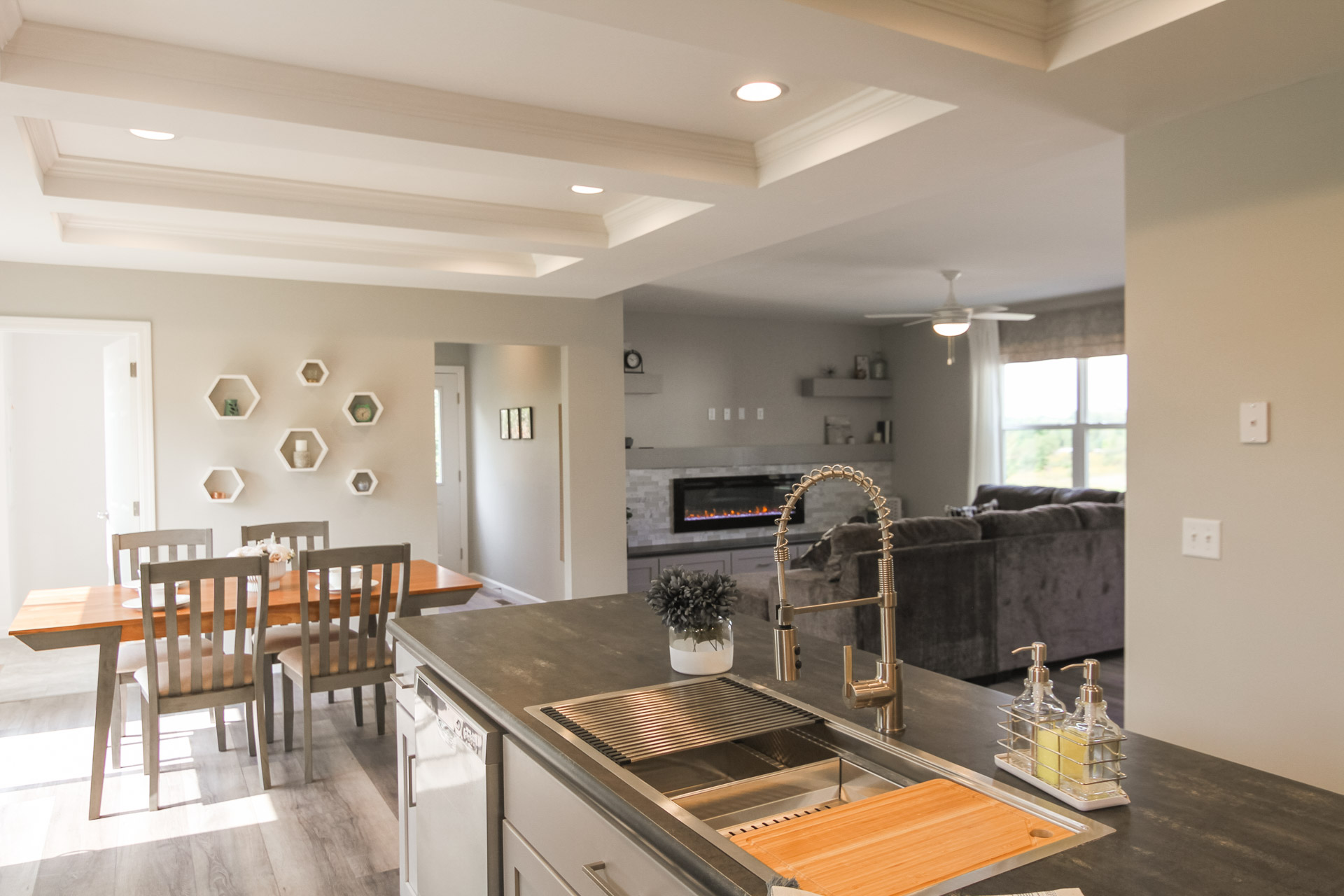 LeFantastique Trois Le Fantastique 3P2602R by Pennwest Homes